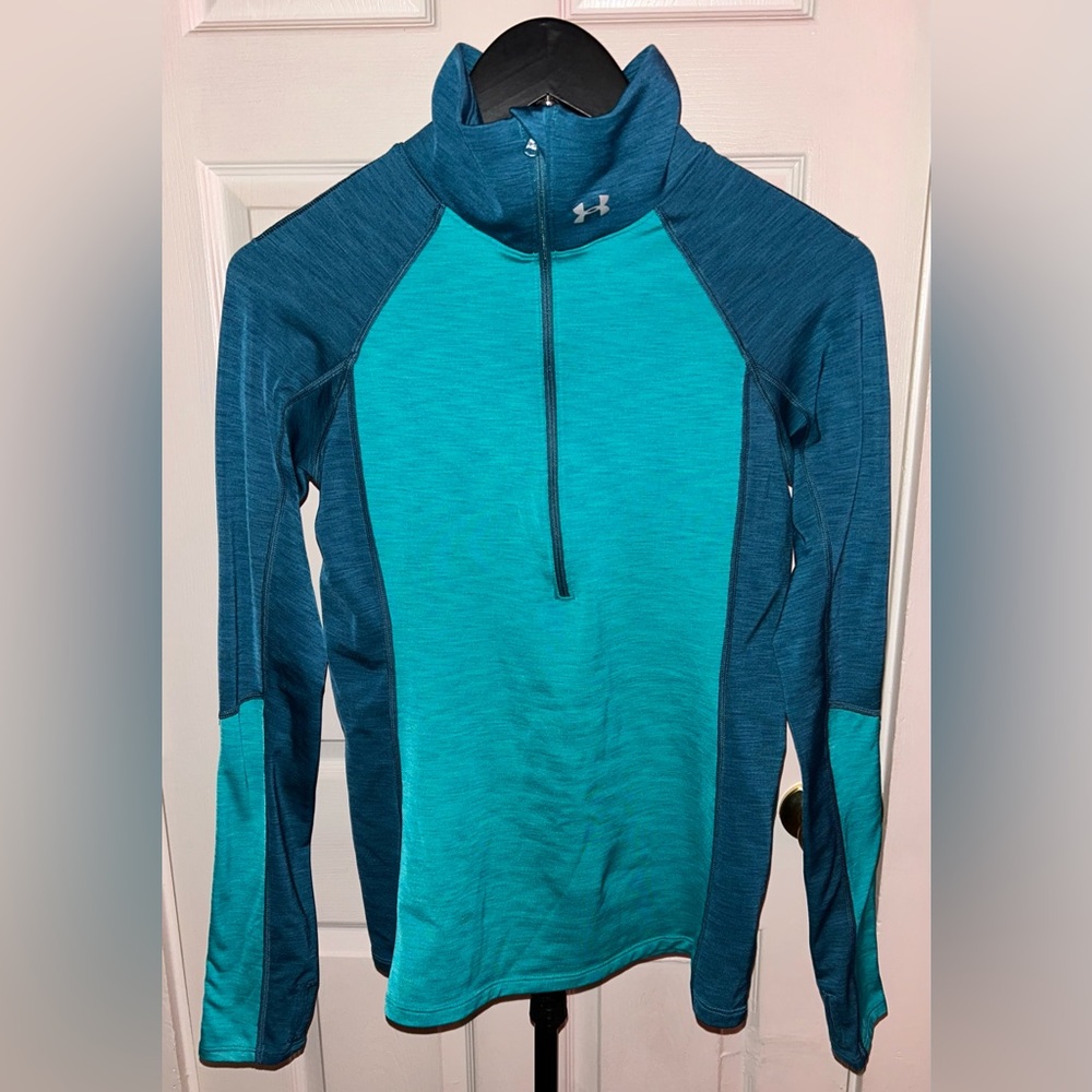 Under Armour ColdGear Teal and Navy Top, Excellent condition! Size Small!